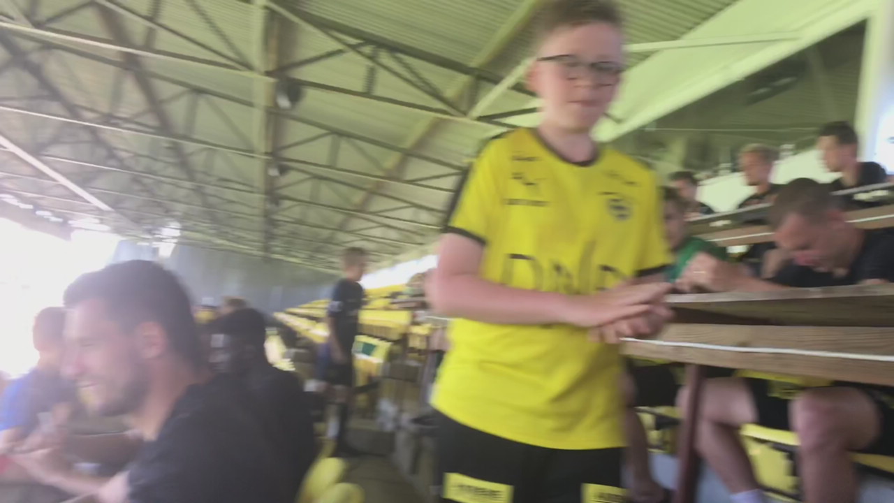 DNB Fotball Camp autografer.MOV